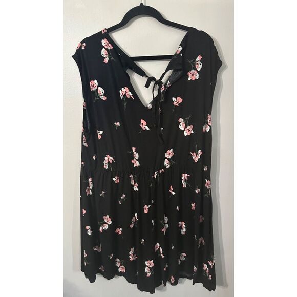 Torrid Black Floral Challis Button Up Romper with Tie, Size 2 (2X) - Picture 2 of 8